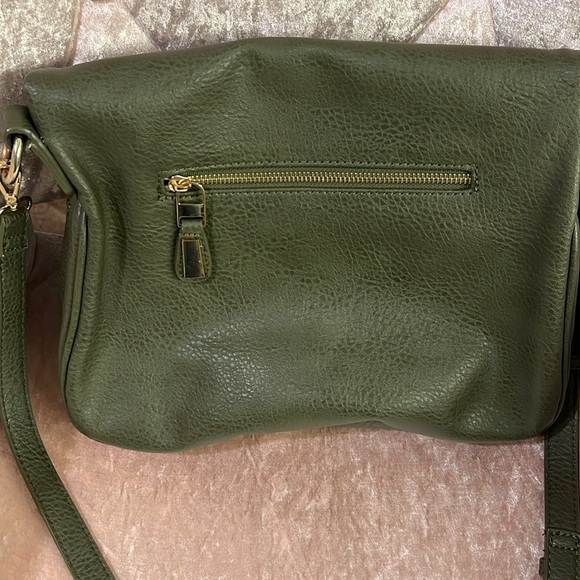 Olive Green Crossbody Purse ✨🌿 Gold Zippers & Details - Picture 3 of 6